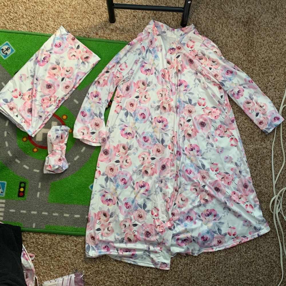 Mommy robe and swaddle/bow